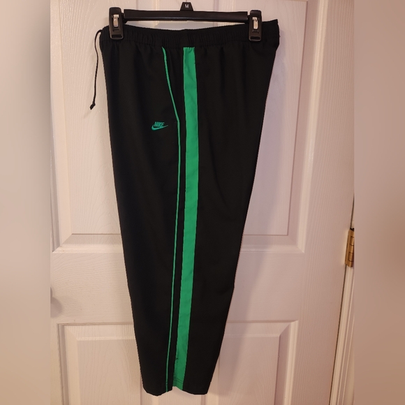 Nike Women's Capri Track Pants - Picture 3 of 7